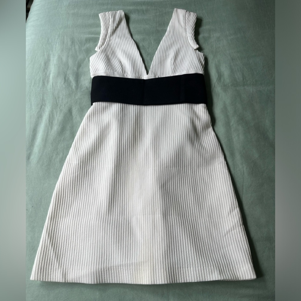 Flattering White V-Neck Dress with Removable Black Sash